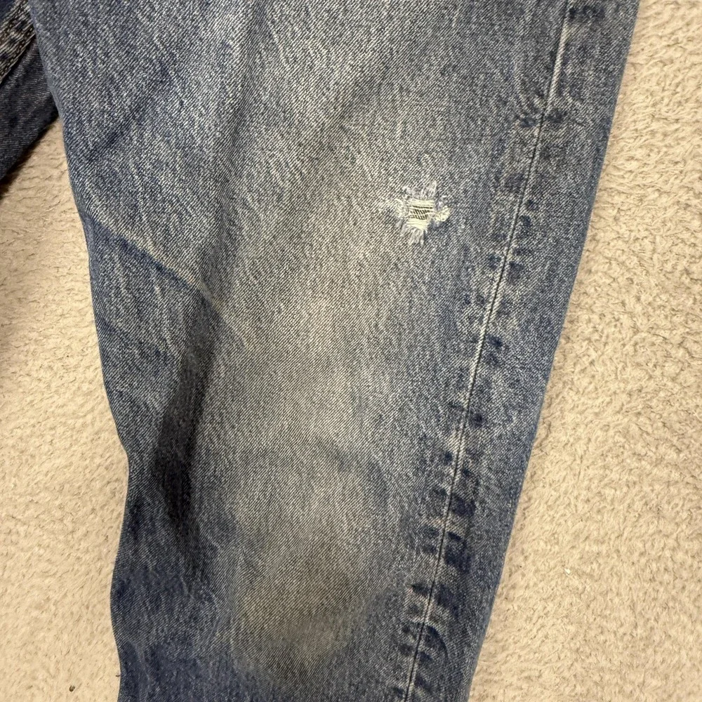 Levis 501 Jeans Mens 35x30 Blue Medium Wash‎ Straight Leg Button Fly Distressed